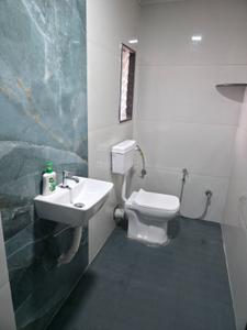 Bathroom Image of 1800 Sq.ft 4 BHK Independent House for rent in Ratnappa Kumbhar Nagar Kolhapur for Rs. 25000