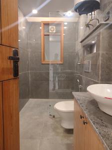 Common Bathroom Image of 2000 Sq.ft 4 BHK Builder Floor for rent in Freedom Fighters Enclave New Delhi for Rs. 60000