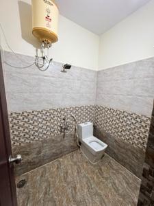 Bathroom Image of 1400 Sq.ft 2 BHK Independent House for rent in Azeezia Apartments, HSR Layout Bengaluru for Rs. 35000