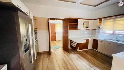 Kitchen Image of 3600 Sq.ft 5 BHK Villa for sale in Aluva Kochi for Rs. 29000000