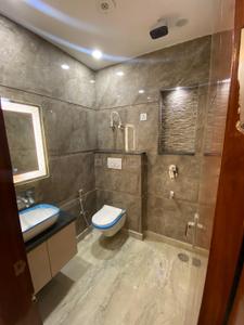 Bathroom Image of 720 Sq.ft 2 BHK Builder Floor for rent in Mukherjee Nagar New Delhi for Rs. 31000