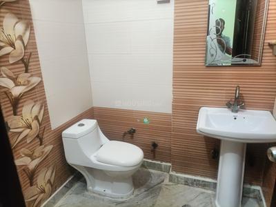 Bathroom Image of 600 Sq.ft 2 BHK Builder Floor for rent in Preet Vihar New Delhi for Rs. 14000
