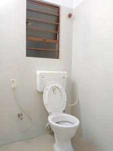 Bathroom Image of 950 Sq.ft 2 BHK Apartment / Flat for sale in Patuli Kolkata for Rs. 5500000