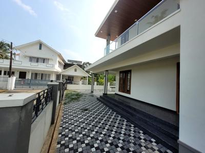 Balcony Image of 2200 Sq.ft 4 BHK Independent House for sale in Pallikkara Kochi for Rs. 11500000