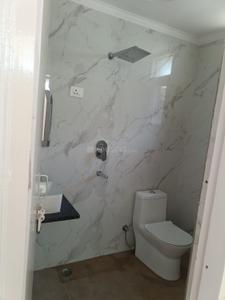Bathroom Image of 1550 Sq.ft 3 BHK Builder Floor for sale in Smartworld Orchard, Sector 61 Gurgaon for Rs. 25500000