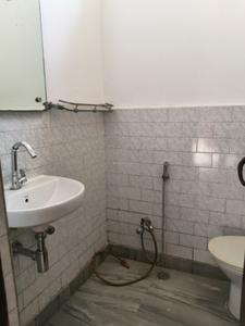 Common Bathroom Image of 3000 Sq.ft 3 BHK Builder Floor for rent in Sector 17 Gurgaon for Rs. 60000