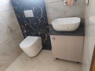 Bathroom Image of 800 Sq.ft 1 BHK Builder Floor for rent in Sector 14 Gurgaon for Rs. 35000
