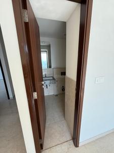 Bathroom Image of 1595 Sq.ft 3 BHK Apartment / Flat for rent in Piramal Mahalaxmi Central Tower 2, Worli Mumbai for Rs. 300003