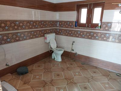 Bathroom Image of 800 Sq.ft 1 BHK Builder Floor for rent in Court Colony Sirsa for Rs. 9000