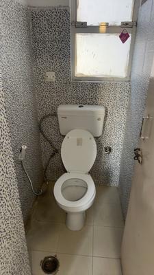 Bathroom Image of 709 Sq.ft 1 BHK Apartment / Flat for sale in Breez Global Heights, Sector 33 Sohna for Rs. 3800000