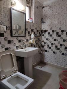Image of 2100 Sq.ft 4 BHK Apartment / Flat for rent in CGHS Ratnakar Apartments, Sector 4 Dwarka, New Delhi for Rs. 50000