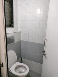 Common Bathroom One Image of 600 Sq.ft 1 BHK Apartment / Flat for rent in Bharat Vihar New Delhi for Rs. 19000