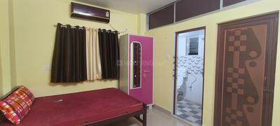 Bedroom Image of 450 Sq.ft 1 BHK Apartment / Flat for rent in Airport Gate no. 1 Kolkata for Rs. 12000