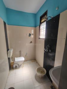 Bathroom Image of 1340 Sq.ft 3 BHK Apartment / Flat for rent in  Shanti Enclave, Bailey Road Patna for Rs. 35000