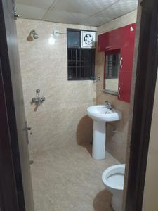 Bathroom Image of 900 Sq.ft 2 BHK Apartment / Flat for rent in Aashiyana Apartments, Sector 70 Noida for Rs. 22000