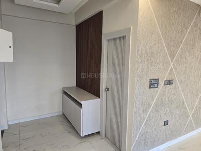 Bathroom Image of 3000 Sq.ft 3.5 BHK Apartment / Flat for rent in Omega 1 Greater Noida for Rs. 35000