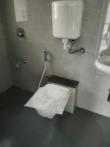 Common Bathroom Image of 461 Sq.ft 1 BHK Apartment / Flat for sale in Mulund West Mumbai for Rs. 11500000