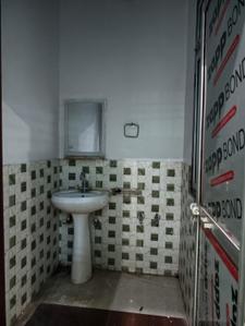 Bathroom Image of 1100 Sq.ft 2 BHK Independent House for rent in Preeti Nagar Lucknow for Rs. 7500