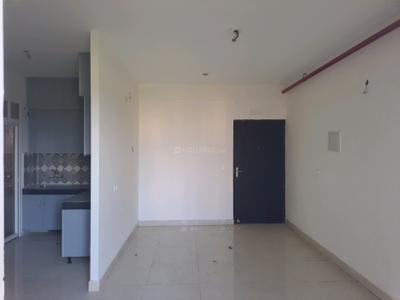 Living Room Image of 740 Sq.ft 3 BHK Apartment / Flat for rent in Signature Global Golf Green, Sector 79 Gurgaon for Rs. 16000