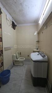 Bathroom Image of 700 Sq.ft 2 BHK Apartment / Flat for rent in Pitampura New Delhi for Rs. 28000