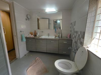 Bathroom Image of 2160 Sq.ft 3 BHK Villa for sale in Satellite Ahmedabad for Rs. 28000000