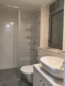 Common Bathroom Image of 1053 Sq.ft 2 BHK Apartment / Flat for rent in Nagpada Mumbai for Rs. 75000