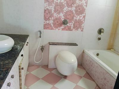 Bathroom Image of 4500 Sq.ft 4.5 BHK Villa for rent in Kolte Patil Green Groves Villa, Upper Kharadi Pune for Rs. 80000