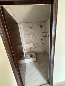 Bathroom Image of 950 Sq.ft 2 BHK Apartment / Flat for rent in Techman Moti Residency, Sikrod Ghaziabad for Rs. 12500