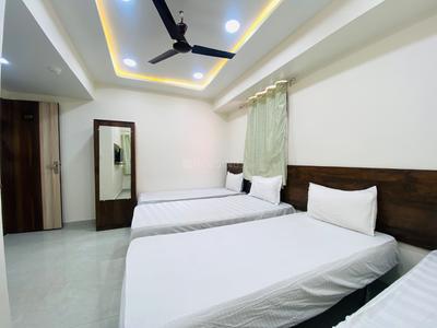 Bedroom Image of Yuvis boys pg in Satellite, Ahmedabad
