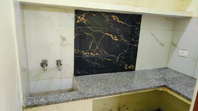 Bathroom Image of 750 Sq.ft 2 BHK Apartment / Flat for rent in Gandhi Nagar Jammu for Rs. 15000
