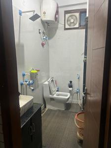 Bathroom Image of 1470 Sq.ft 3 BHK Apartment / Flat for sale in Defence Enclave, Sector 44 Noida for Rs. 10000000