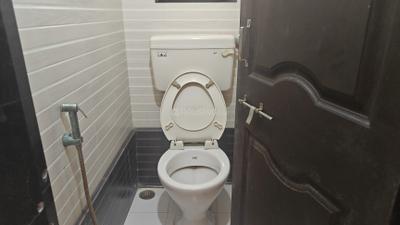 Bathroom Image of 600 Sq.ft 1 BHK Apartment / Flat for rent in Meera Nagar Garden, Koregaon Park Pune for Rs. 38000