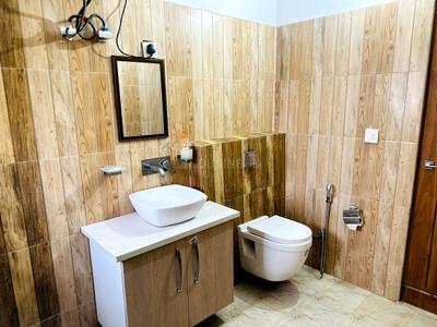 Bathroom Image of 2000 Sq.ft 3 BHK Apartment / Flat for sale in Rajpur Road Dehradun for Rs. 14500000