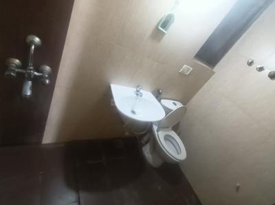 Bathroom Image of 1100 Sq.ft 3 BHK Apartment / Flat for sale in Navins Eden Park, Gerugambakkam Chennai for Rs. 10900000