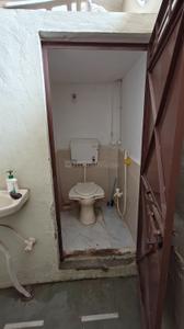 Bathroom Image of 500 Sq.ft 1 BHK Apartment / Flat for rent in Sudama Nagar Indore for Rs. 12000