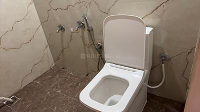 Bathroom Image of 1200 Sq.ft 1 RK Independent House for rent in Varanasi Bengaluru for Rs. 6000