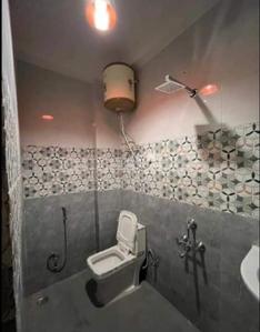 Bathroom Image of 800 Sq.ft 1 BHK Apartment / Flat for rent in Kaveri Apartments, Vasant Kunj New Delhi for Rs. 32000