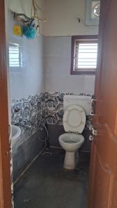 Bathroom Image of 600 Sq.ft 1 BHK Apartment / Flat for rent in Kasturi Nagar Bengaluru for Rs. 22000