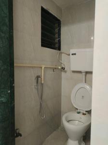 Common Bathroom Two Image of 410 Sq.ft 1 BHK Apartment / Flat for rent in Kandivali West Mumbai for Rs. 26000