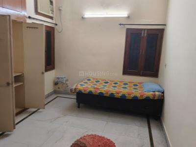 Bedroom Image of 600 Sq.ft 3 BHK Builder Floor for rent in Alaknanda New Delhi for Rs. 70000