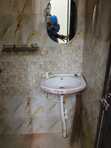 Bathroom Image of 700 Sq.ft 2 BHK Builder Floor for rent in Picnic Garden Kolkata for Rs. 25000