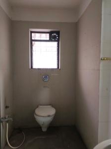 Common Bathroom Image of 850 Sq.ft 2 BHK Apartment / Flat for sale in Mistry Complex, Andheri East Mumbai for Rs. 22000000