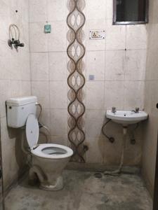Common Bathroom Image of 450 Sq.ft 2 BHK Builder Floor for rent in Mayur Vihar Phase 1 New Delhi for Rs. 16000