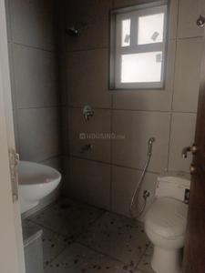 Bathroom Image of 852 Sq.ft 3 BHK Apartment / Flat for rent in Jaisinghpura Jaipur for Rs. 20000