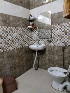 Bathroom Image of 1700 Sq.ft 3 BHK Independent House for rent in Sector 7 Gurgaon for Rs. 35000