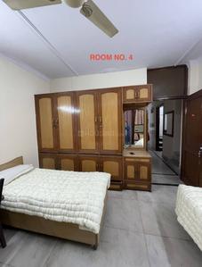Bedroom Image of Juneja &amp; Royal Stay PG in Lajpat Nagar, New Delhi
