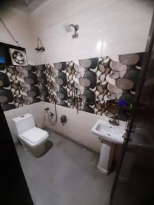Bathroom Image of 558 Sq.ft 2 BHK Apartment / Flat for rent in Dwarka Mor New Delhi for Rs. 13000