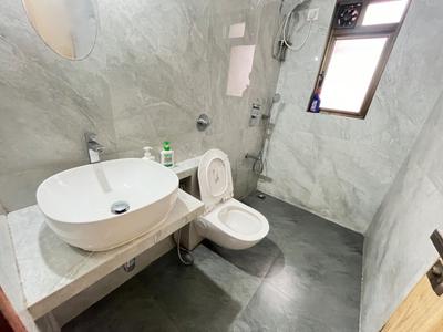Bathroom Image of 810 Sq.ft 2 BHK Apartment / Flat for rent in Andheri East Mumbai for Rs. 60000