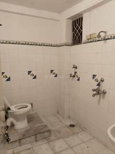 Bathroom Image of 1600 Sq.ft 3 BHK Apartment / Flat for rent in Hem Chand Compound Aligarh for Rs. 16000