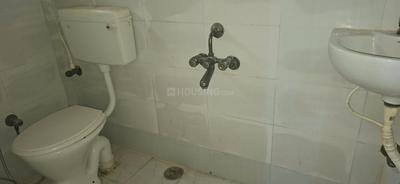 Bathroom Image of 1650 Sq.ft 3 BHK Independent House for rent in Thoraipakkam Chennai for Rs. 30000